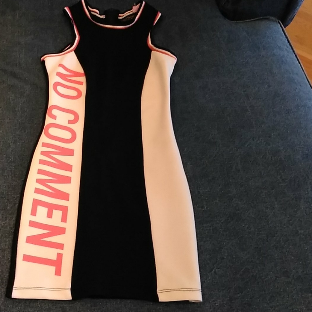 Womens dress Small. Fits like glove. Wash and wear